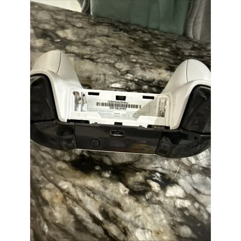 Microsoft Xbox One Wireless Controller White 1708 FOR PARTS ONLY